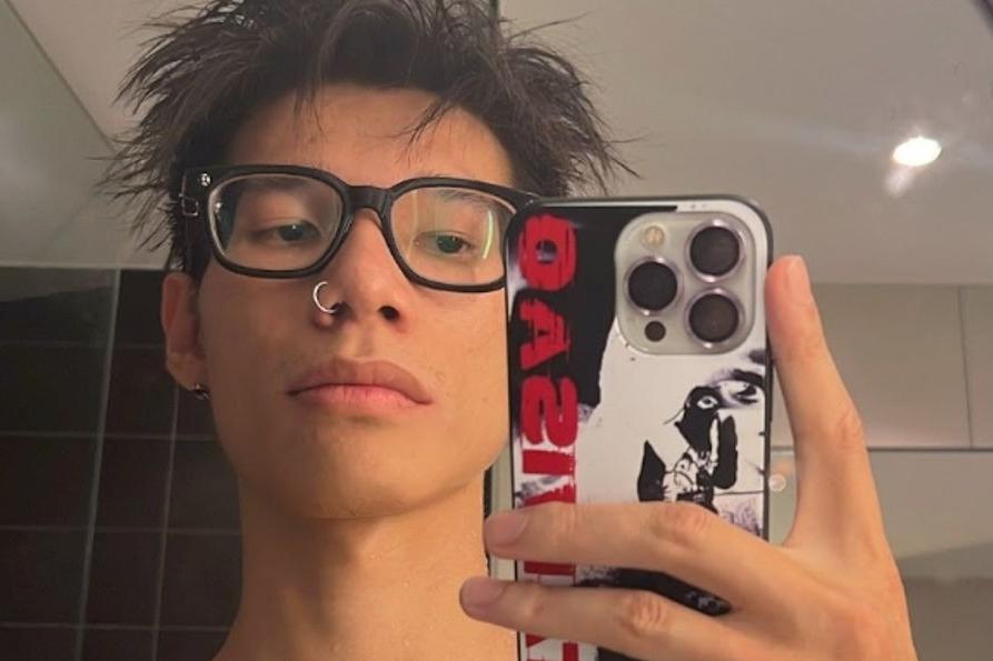 MCK làm gì khi lộ ảnh nhạy cảm