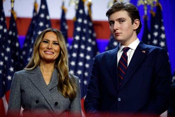 Ivanka nổi bật tại sự kiện công bố chiến thắng của ông Trump-4