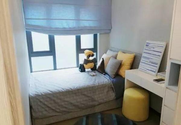 Biến ban công thành phòng ngủ, tối hàng xóm gõ cửa khiến vợ chồng ngượng chín mặt-5