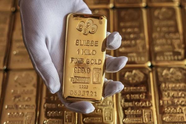 Giá vàng rơi tự do, cửa hàng bán không giới hạn, nhiều người xếp hàng cắt lỗ-3