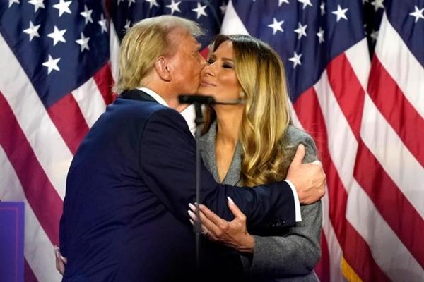 Bức ảnh bóng lưng nam thần của con trai Donald Trump gây sốt-5