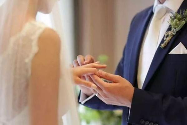 Chú rể Thái Bình khóc nức nở trong đám cưới, cả hôn trường xúc động-5