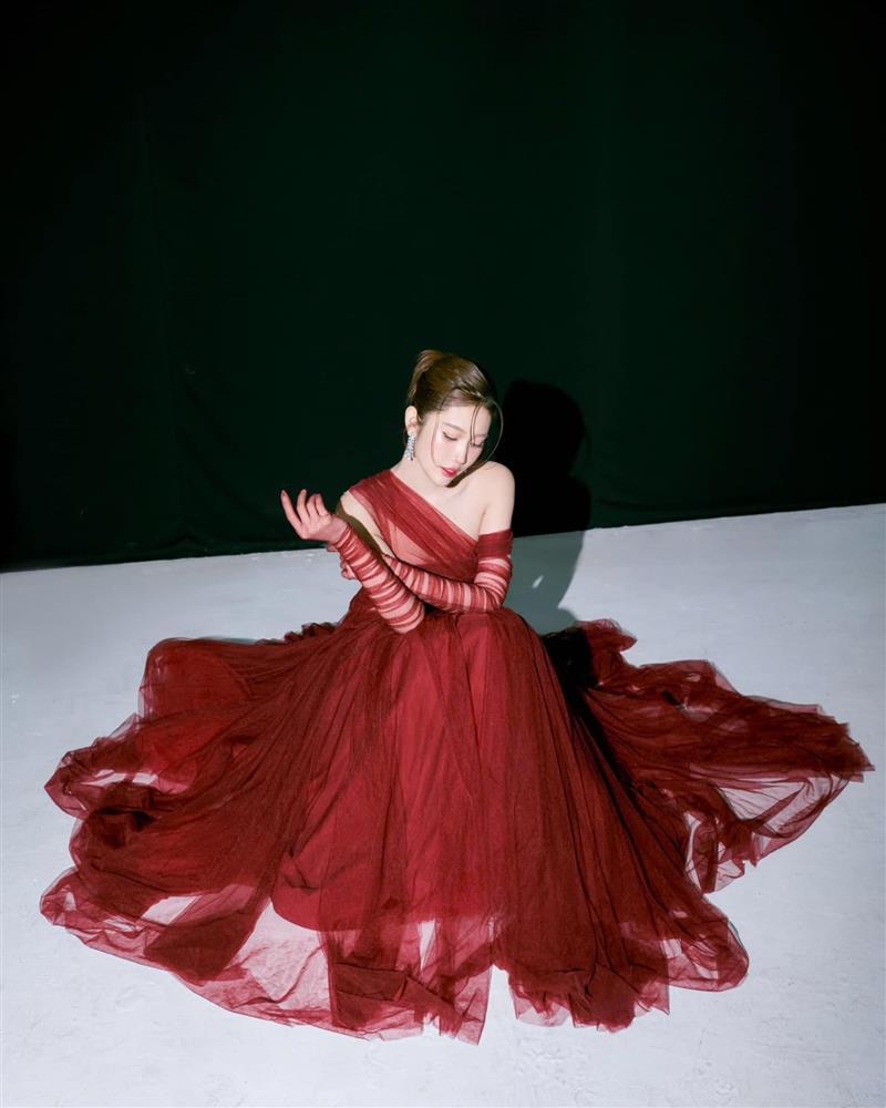 Thúy Ngân và Võ Cảnh lộ bằng chứng phim giả tình thật khiến fan thích thú: Chàng tình tứ tháp tùng nàng đi sự kiện-1