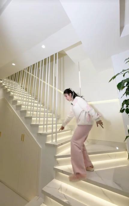 Gần 4 triệu người xem DJ độc thân, xinh đẹp nhất nhì Việt Nam tân gia nhà mới-11