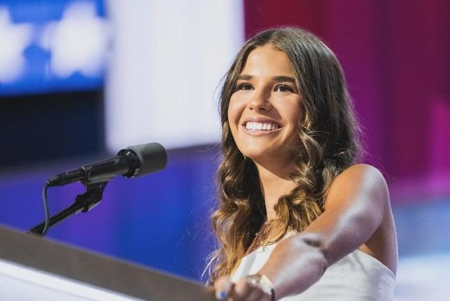 Cháu gái Tổng thống Mỹ Donald Trump gây sốt với nhan sắc xinh đẹp, đam mê chơi golf-3