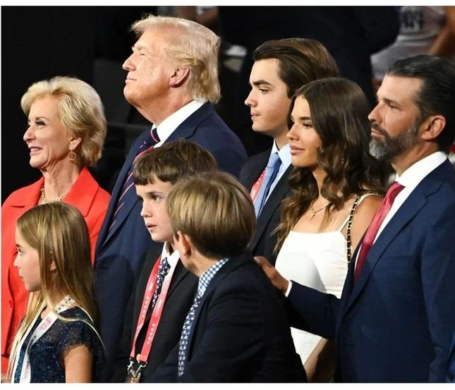 Cháu gái Tổng thống Mỹ Donald Trump gây sốt với nhan sắc xinh đẹp, đam mê chơi golf-4