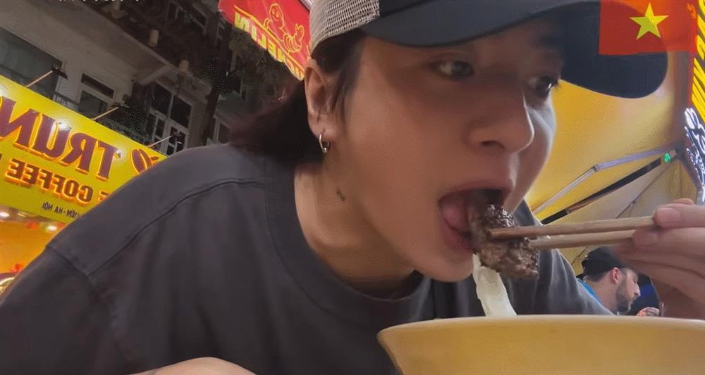 Khách Nhật ăn món nức tiếng Hà Nội, bất ngờ xin lỗi vì phát hiện một điều-3