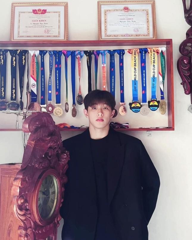 Hotboy võ thuật Gen Z gây sốt vì visual tài tử, bộ sưu tập huy chương siêu choáng-3