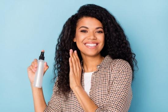 Xịt dưỡng tóc có tác dụng gì?