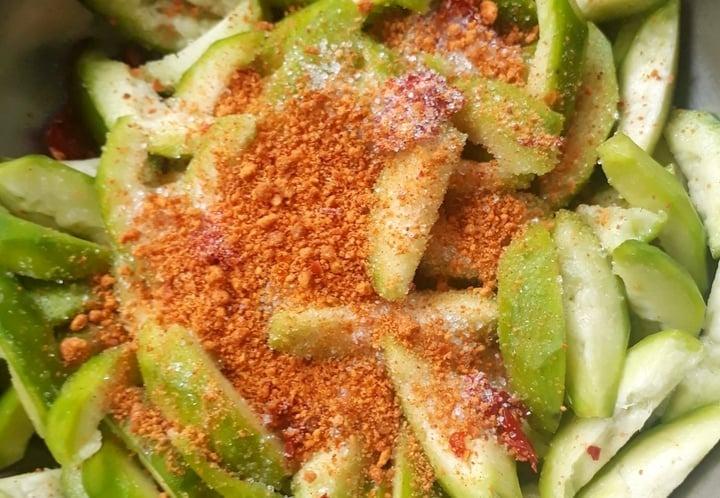 Cách làm cóc lắc muối ớt siêu ngon-1