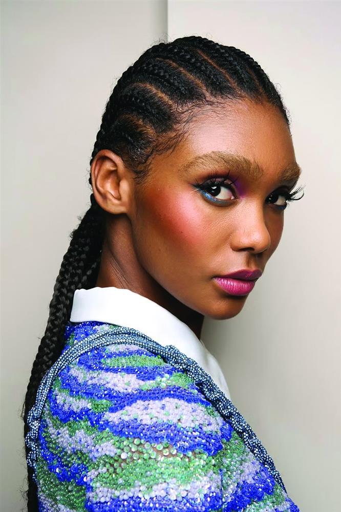 Trang điểm theo phong cách giao hòa cổ điển và hiện đại-2