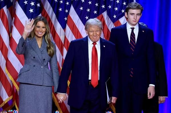 Donald Trump tiết lộ bí mật giúp con trai út Barron Trump cao đến hơn 2 mét-1