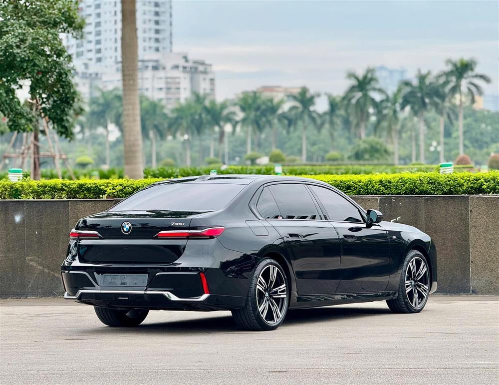 Rapper Andree tậu BMW 7-Series giá niêm yết hơn 5 tỷ đồng, CĐM mạng khen ‘đỉnh nóc kịch trần’-5
