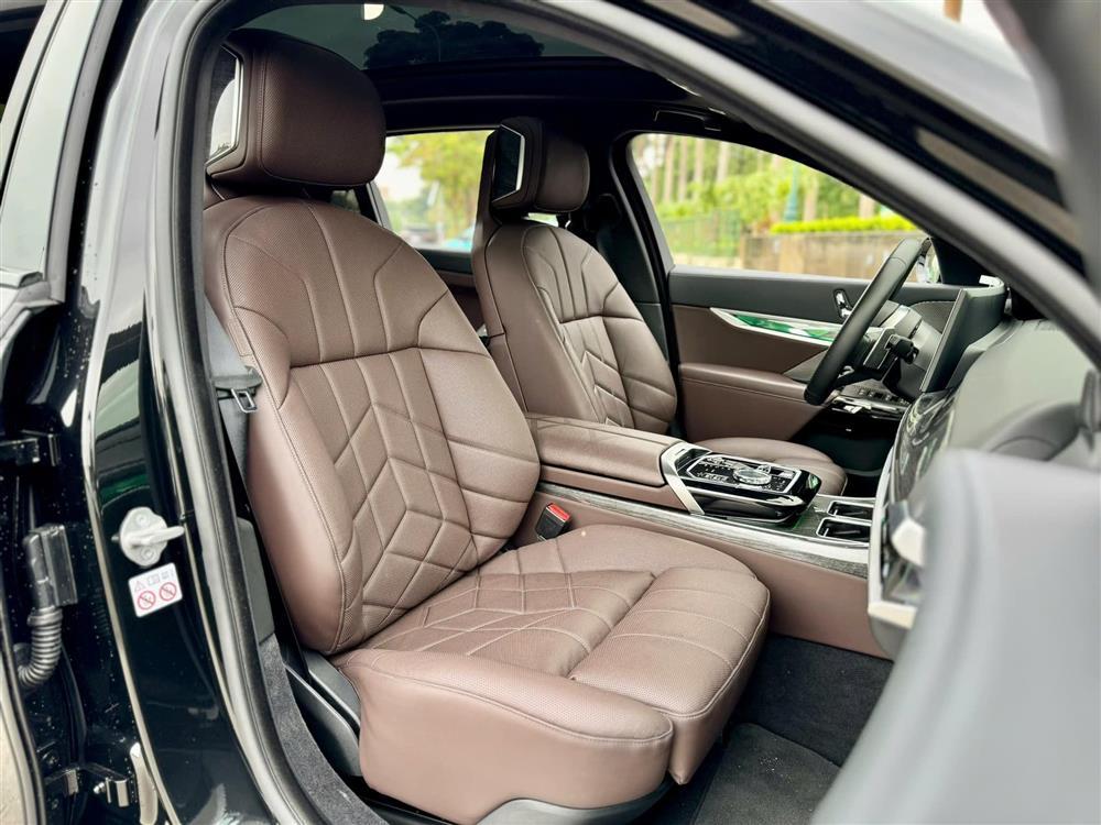 Rapper Andree tậu BMW 7-Series giá niêm yết hơn 5 tỷ đồng, CĐM mạng khen ‘đỉnh nóc kịch trần’-7