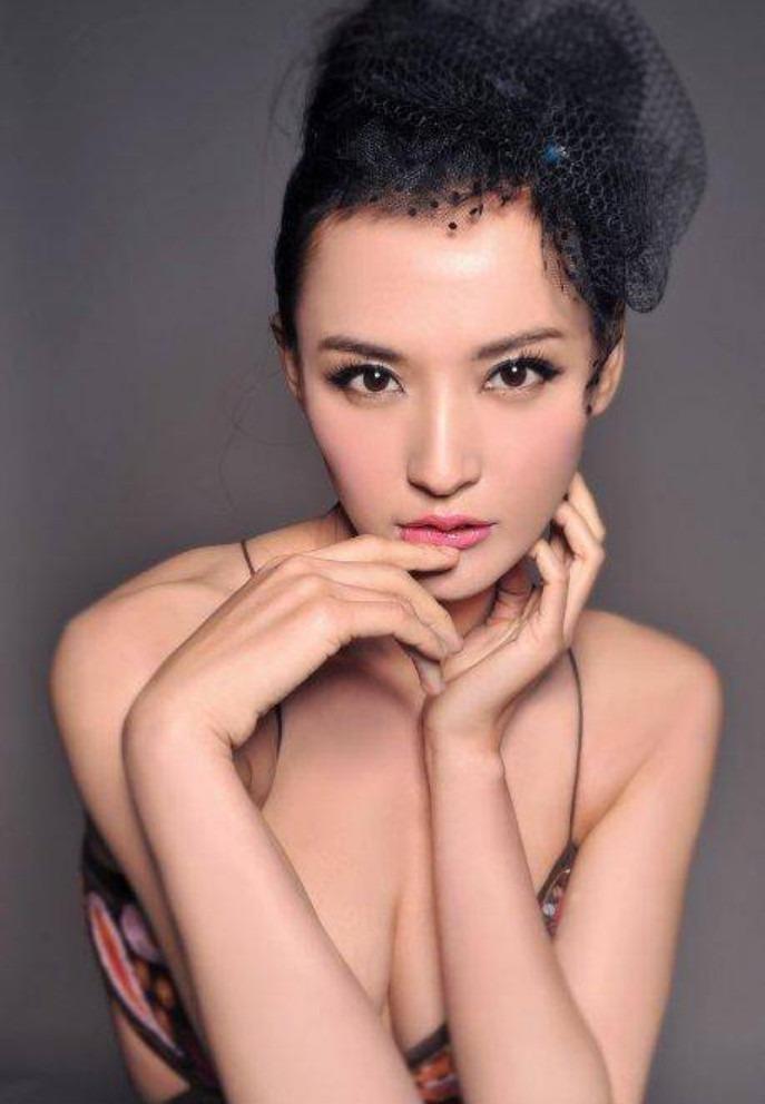 Diễn viên Mạc Tiểu Kỳ: Sở hữu 2 bằng thạc sĩ, không ngại khoe thân đóng phim-1