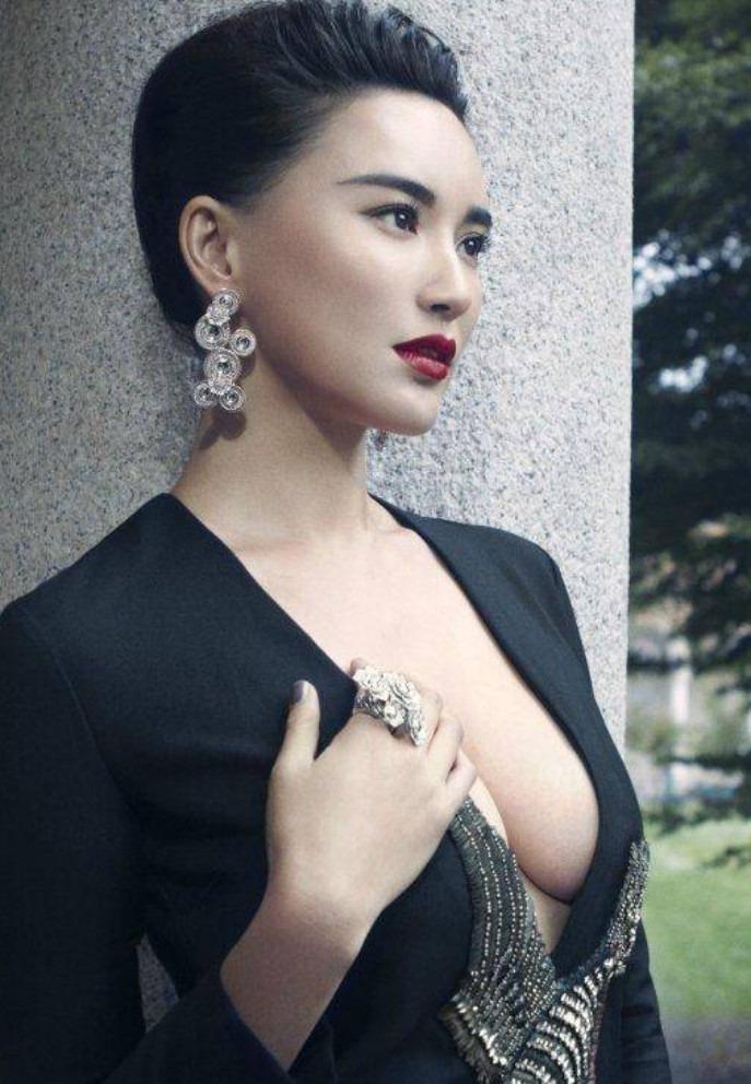 Diễn viên Mạc Tiểu Kỳ: Sở hữu 2 bằng thạc sĩ, không ngại khoe thân đóng phim-4