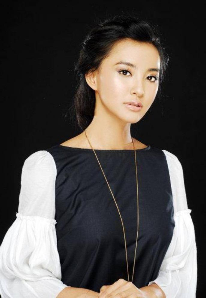 Diễn viên Mạc Tiểu Kỳ: Sở hữu 2 bằng thạc sĩ, không ngại khoe thân đóng phim-8