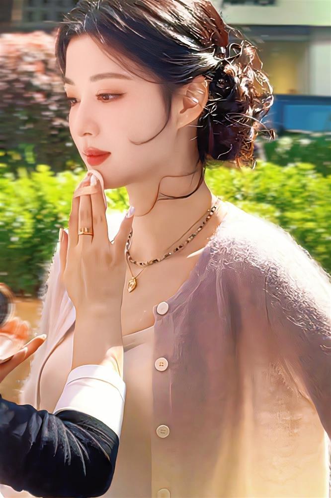 Bất ngờ gặp trên đường phố, dân tình sốc trước nhan sắc thật của Vương Sở Nhiên-2