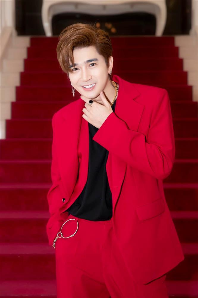 Những cú trượt ngã của ca sĩ Chi Dân-6