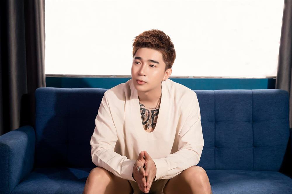 Những cú trượt ngã của ca sĩ Chi Dân-10