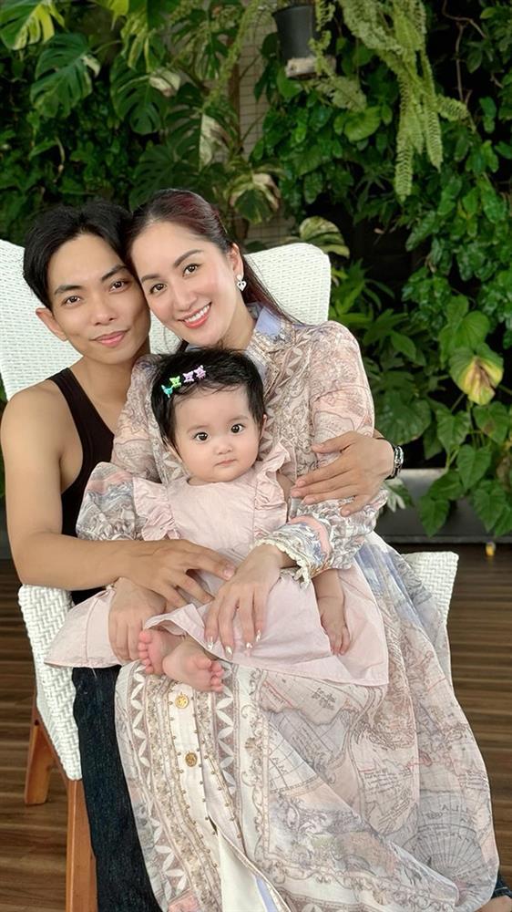 Khánh Thi khoe con út đáng yêu nhưng khán giả lại chú ý đến dòng bình luận của Phan Hiển-8