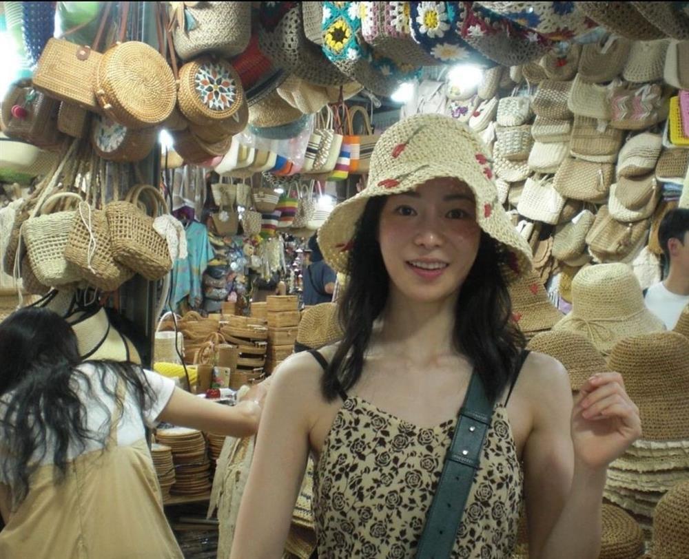 Nữ hoàng cảnh nóng Hàn Quốc đi chợ Nha Trang-3