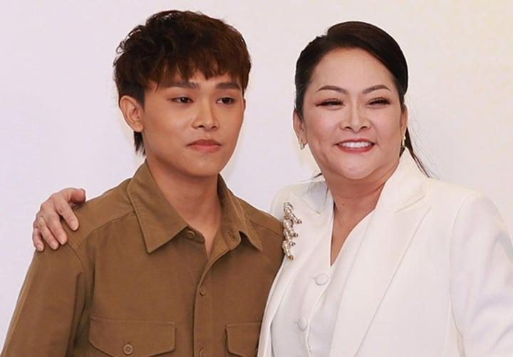 Hồ Văn Cường: Mắc chứng sợ đám đông, choáng vì được khán giả tặng tiền, vàng-1