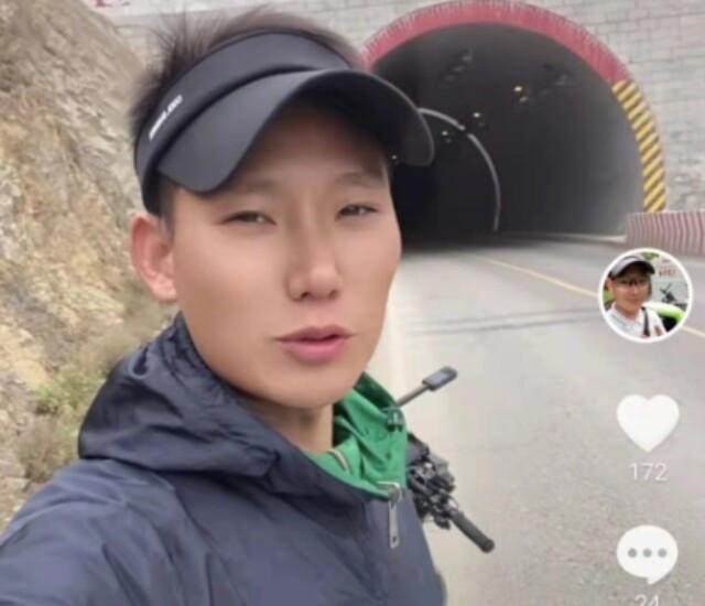 Để được tái hôn, người đàn ông đạp xe hàng nghìn km, nhiều lần ngất giữa đường-1