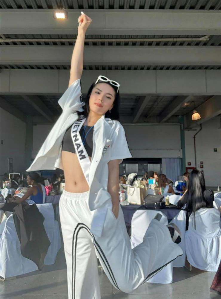 Hoa hậu Kỳ Duyên photoshop quá đà, móp méo cả đồ vật?-7