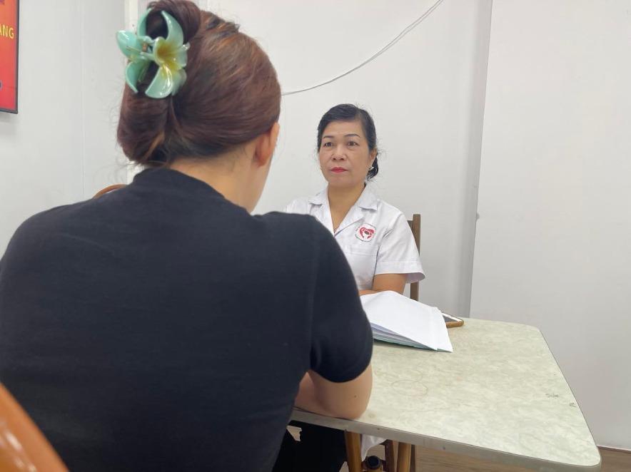 Người phụ nữ trẻ nhập viện tâm thần vì chứng mê tiêu tiền-1