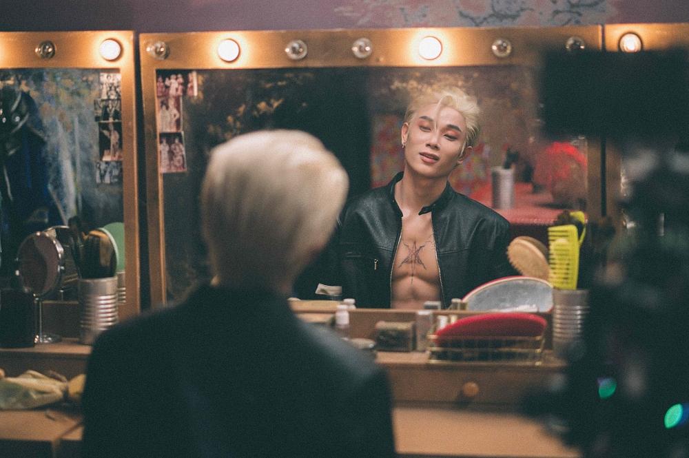 Trúc Nhân lần đầu khoe múi, hoá trap boy văn vở-1