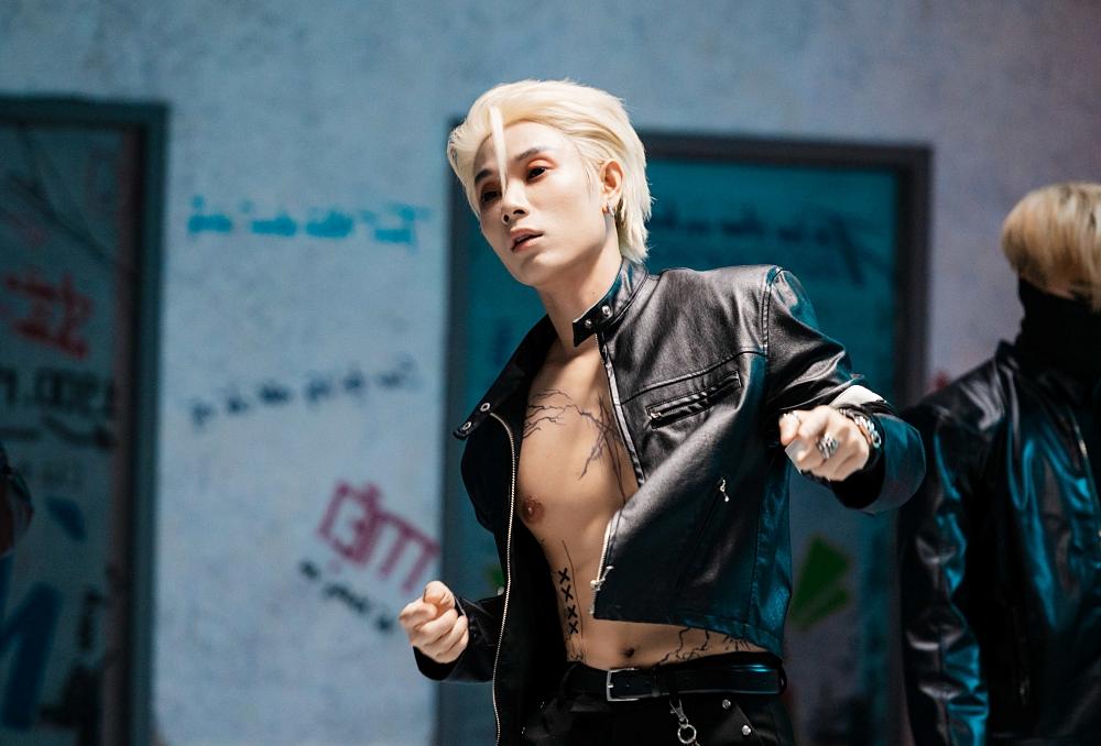 Trúc Nhân lần đầu khoe múi, hoá trap boy văn vở-3