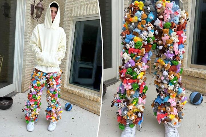 Chiếc quần jean đính 200 thú nhồi bông giá 16,4 triệu đồng gây sốt toàn thế giới-2
