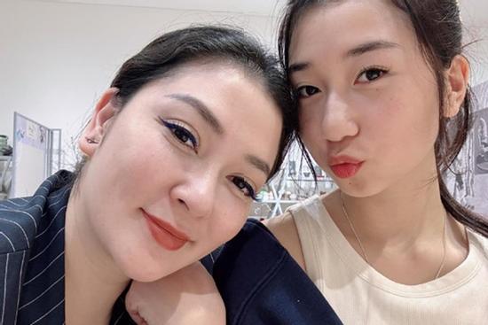 Con gái Hoa hậu Nguyễn Thị Huyền tròn 17 tuổi, sắp đi du học