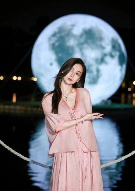 Động thái gây chú ý của Angelababy khi chồng cũ Huỳnh Hiểu Minh đưa tình mới đi khám thai-1