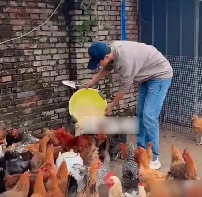 Sao nam đình đám 1 thời rời xa showbiz: Về quê trồng rau, nuôi gà... rảnh rỗi cắm hoa, thưởng thức cà phê-6