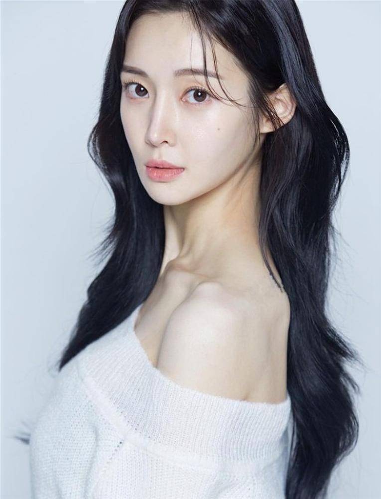 Cựu thành viên T-ara thông báo mang thai con thứ 4 giữa lúc vừa sinh được 1 tháng-4