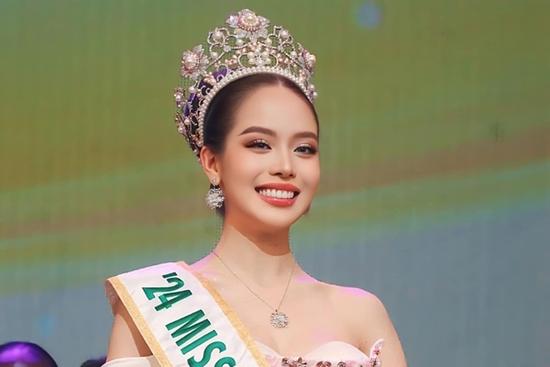 Không còn bị chê nhàm chán, Hoa hậu Thanh Thủy chứng tỏ vẻ sexy sau khi 'dao kéo'