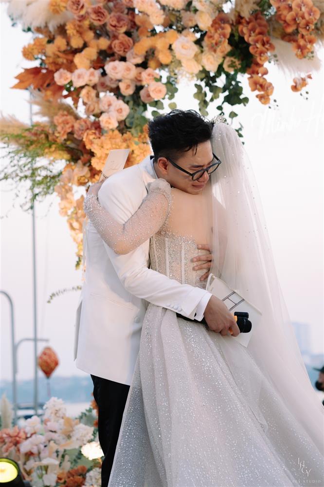 Đám cưới diễn viên Minh Hoàng: Hai con riêng của cô dâu khiến tất cả bật khóc-6