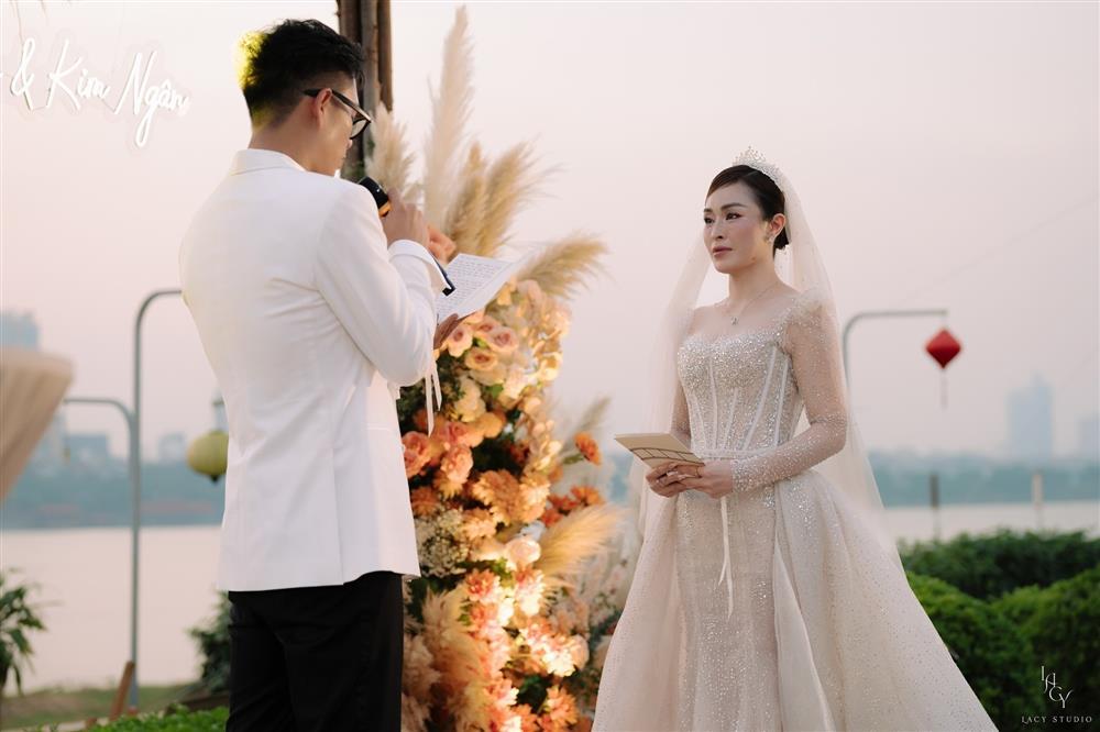 Đám cưới diễn viên Minh Hoàng: Hai con riêng của cô dâu khiến tất cả bật khóc-7