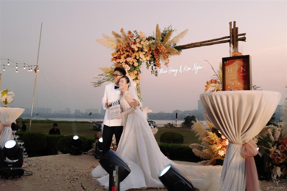 Đám cưới diễn viên Minh Hoàng: Hai con riêng của cô dâu khiến tất cả bật khóc-12