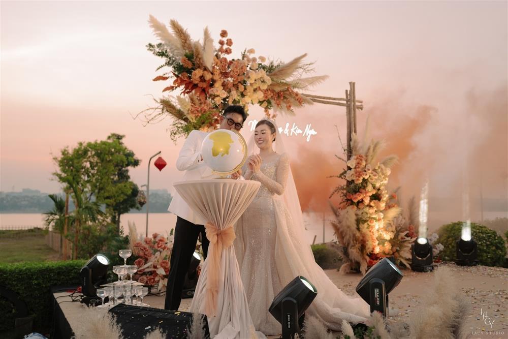 Đám cưới diễn viên Minh Hoàng: Hai con riêng của cô dâu khiến tất cả bật khóc-13