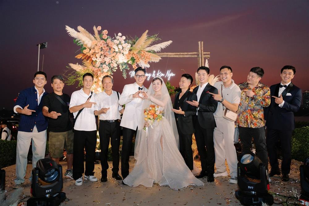 Đám cưới diễn viên Minh Hoàng: Hai con riêng của cô dâu khiến tất cả bật khóc-15