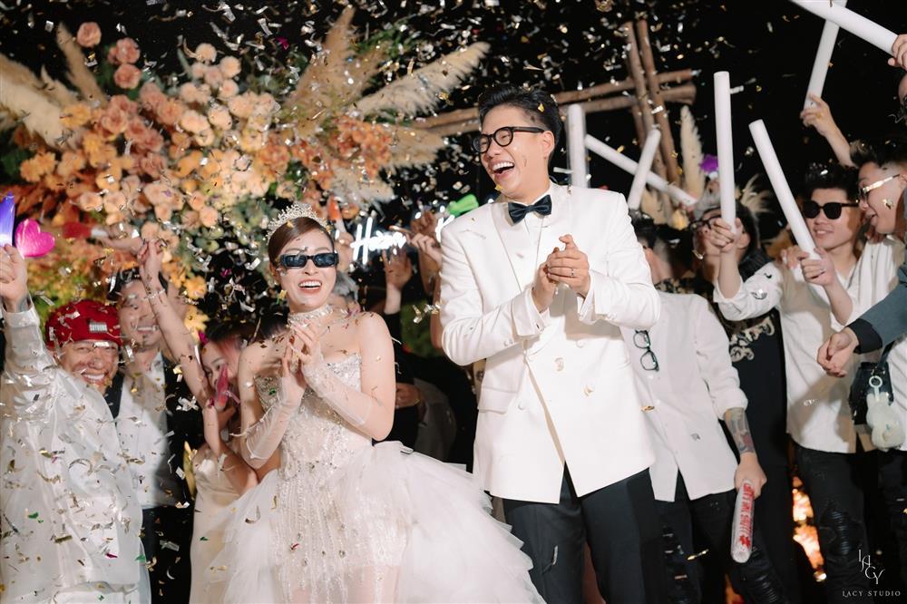 Đám cưới diễn viên Minh Hoàng: Hai con riêng của cô dâu khiến tất cả bật khóc-16