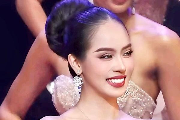 Miss International 2024 Thanh Thủy xúc động diễu hành trên xe bus 2 tầng ở TPHCM-3