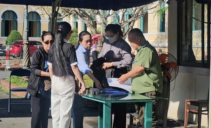 Phiên hòa giải tranh chấp di sản thừa kế của cố NSƯT Vũ Linh: Hồng Phượng và Hồng Loan có mặt tại tòa-2