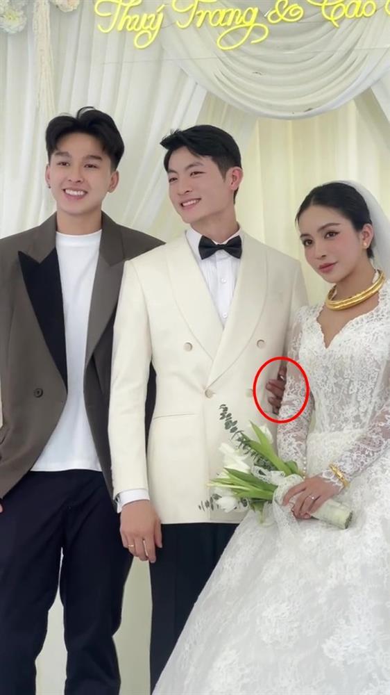 Cô dâu Trang Anna lên tiếng vụ nam khách mời có hành động lạ với chú rể, khiến người đẹp như tàng hình-2