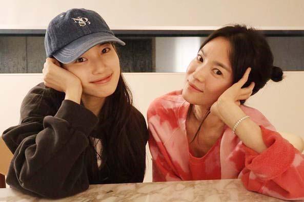 Song Hye Kyo tạo hình trái tim và công khai tình cảm với người đặc biệt?-6