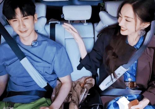 HOT nhất Weibo: Tóm sống nam diễn viên đình đám 2 lần lén lút đến nhà nữ thần Tân Cương đẹp nhất nhì showbiz hẹn hò-2