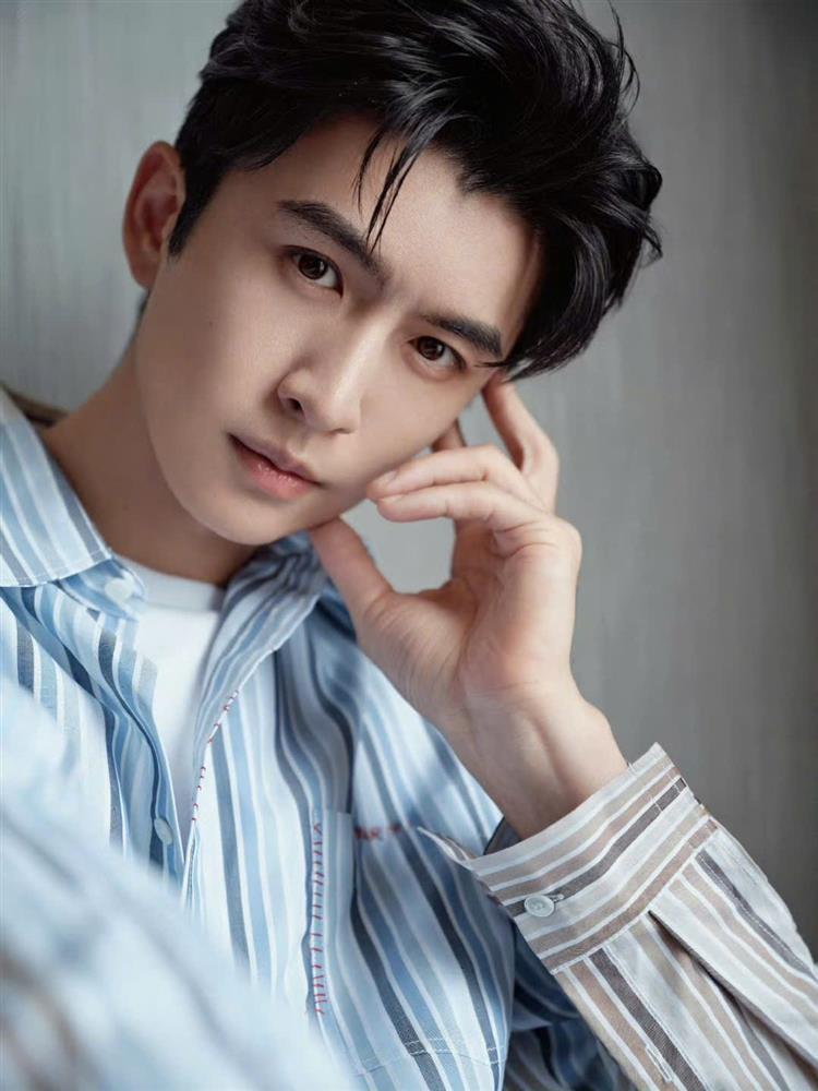 HOT nhất Weibo: Tóm sống nam diễn viên đình đám 2 lần lén lút đến nhà nữ thần Tân Cương đẹp nhất nhì showbiz hẹn hò-8